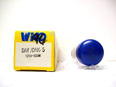 DAK/DAY-5  Projector Projection Lamp Bulb 500W 125V WIKO AVG. 25-HR - Image 1 of 4