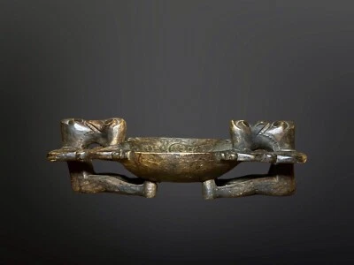 ANTIGUO CUENCO TRIBAL KAYAN DAYAK JEFE, KALIMANTAN ORIENTAL, BORNEO Foto 1 de 4