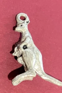 Anhänger - Känguru mit Joey Silber aus Australien - Bild 1 von 3