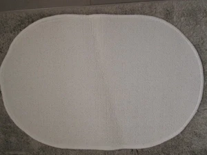 IKEA Badematte Badteppich Duschvorleger creme weiß oval Mikrofaser 44x65 cm - Bild 1 von 3