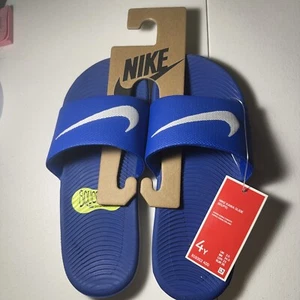 Nuovi sandali Nike Big Kids Kawa Slide misura e colore a scelta prezzo al dettaglio consigliato $26 - Foto 1 di 2