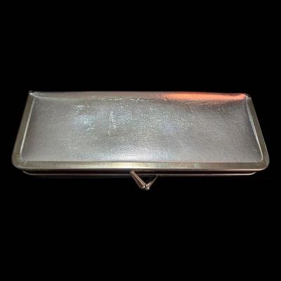 Estuche de maquillaje vintage de terciopelo plateado y rojo con espejo años 60.      (E177) Foto 1 de 3