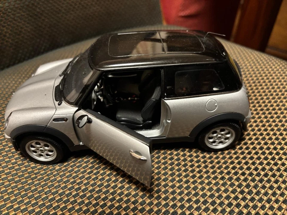 Autoart 1/18 Mini Cooper Diecast Modelo Clásico BMW Mini Cooper Coleccionable Foto 1 de 4