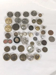 Lot 42 Vintage & Antik Metallknöpfe verziert England Bakelit Kunst Edelsteine USA  - Bild 1 von 13