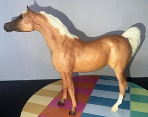 Breyer 9" Palomino Modellpferd - Bild 1 von 5