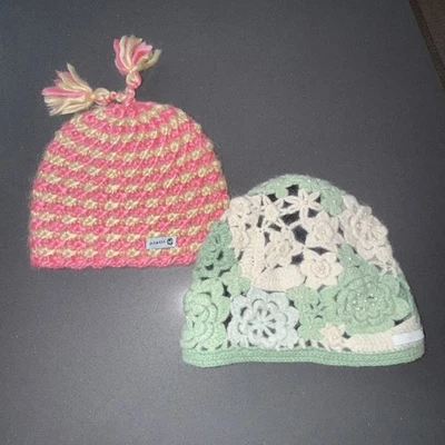 Juego 2 Gorros-Rosa Pistilo Borla Gorro Hecho en Italia y Verde Gorro Perlas Foto 1 de 4