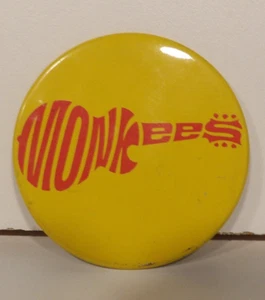 ORIGINAL 1967 MONKEES PIN-BACK BUTTON, YELLOW w RED GUITAR LOGO, SCREEN GEMS - Picture 1 of 10