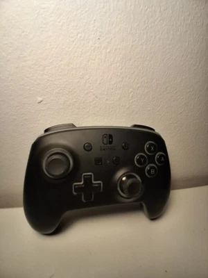 Nintendo Switch Pro Controller, Schwarz, Inkl. Ladekabel - Bild 1 von 4