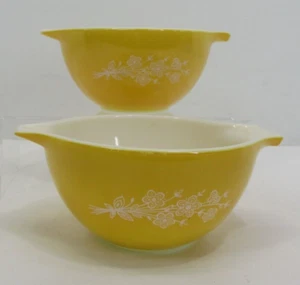 Lot 2 Vintage Pyrex Butterfly Gold Yellow Small Cinderella Nesting Bowl 441 - Bild 1 von 6