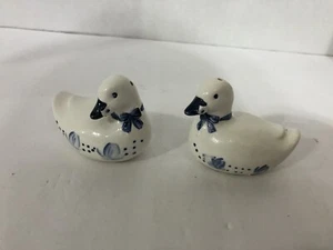 VINTAGE ENESCO DUCKS SALT & PEPPER SHAKERS SET W/STOPPERS E-5044 JAPAN NICE - Picture 1 of 6