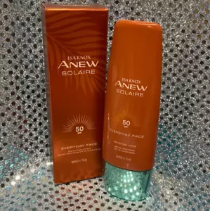 Avon Isa Knox Anew Solaire Everyday Gesichtsschutz Lotion Breitspektrum LSF 50 - Bild 1 von 1