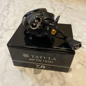 Engranaje de carrete baitcast mango derecho Daiwa 20 Tatula SV TW 103H 6,3:1 con caja - Imagen 1 de 6