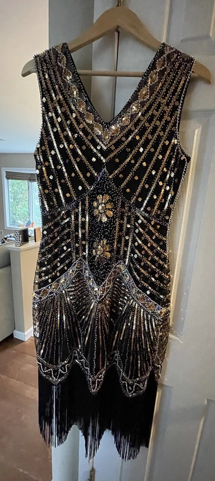 Vestido de Fiesta Disfraz Gatsby Flapper Años 20 Rugiente Negro y Dorado Lentejuelas Adulto Grande Foto 1 de 4