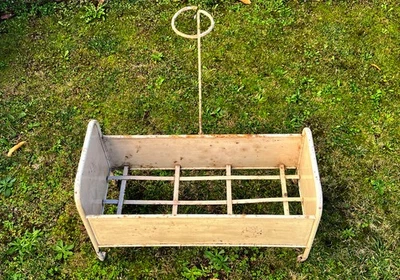 Lit de poupée en métal, jouet ancien début XXè - Photo 1/4