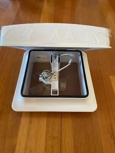 RANGER SUITABLE CARAVAN MOTORHOME SHOWER HATCH 280MM SIZE 12VOLT WITH FAN - Picture 1 of 8