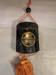 Estuche japonés samurai inro caja de pastillas plástico Nikko Toshogu santuario logotipo borla I23 - Imagen 1 de 5