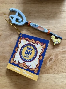 Disney Store Collectible Key - Brand New Tagged - Dumbo 80 Years - Picture 1 of 1