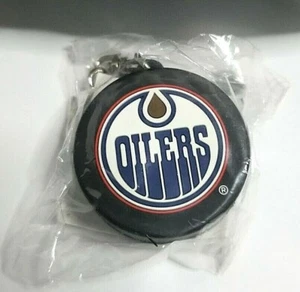 Lot of 62 New Wholesale of 1.5" Edmonton Oilers Mini Hockey Puck 2003 Keychains - Bild 1 von 3