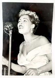 Holiday, Billie. (1915-1959): Original Photograph JAZZ CANDID - Picture 1 of 2