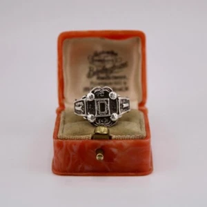 B4.4 Men's Vintage Silver Old Shield Plaque Signet Ring Size UK O 1/2 - Picture 1 of 8