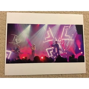 CHVRCHES signed Lauren Mayberry 8,5x11 Foto Original Authentic Autogramm - Bild 1 von 1