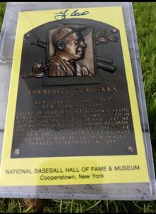 Yogi Berra Signed Gold Plaque Postcard HOF Autograph Yellow Yankees JSA COA Cert - Picture 1 of 2