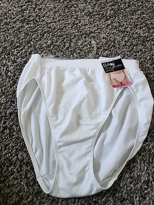 NWT Bali Comfort REVOLUTION HI CUT WHITE PANTY 6/7 - Image 1 of 3