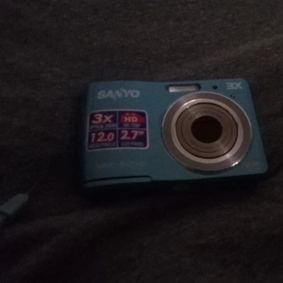 Sanyo Digital Camera VPC-S1213 3x Optical Zoom 12MP 2.7" LCD Camera. - Image 1 of 4