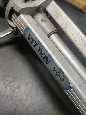 Trípode para cámara Velbon VG-3 de colección equipo de fotografía clásico de mediados de siglo Foto 1 de 4