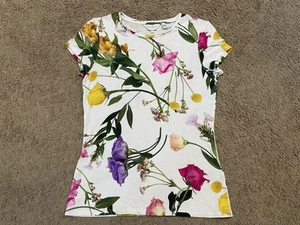 Camiseta ajustada blanca con estampado floral cuello torcido TED BAKER Vikina para mujer talla 1 EE. UU. 4 - Imagen 1 de 12