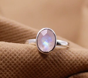 Anello solitario in argento con pietra di luna misura 7 gioielli in argento s... - Foto 1 di 8