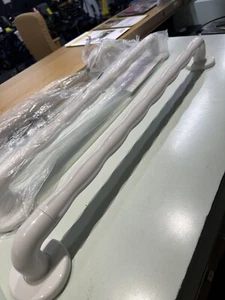 Grab Rail 600mm Length White Fluted Design Concealed Fixings New Boxed - Picture 1 of 9