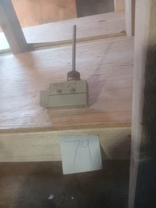 New OMRON ZE-NJ-2S Enclosed Limit Switch - Picture 1 of 4