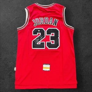 Maglia Michael Jordan firmata Chicago Bulls Finals autografata con certificato di autenticità - Foto 1 di 6