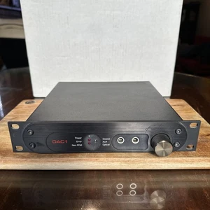 Benchmark DAC-1 - Picture 1 of 4
