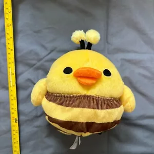 NUOVO SENZA ETICHETTE Rilakkuma peluche chick in bombo costume Sanrio (RARO) - Foto 1 di 3