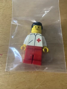 Lego Minifigure Red Cross Doctor - Picture 1 of 2