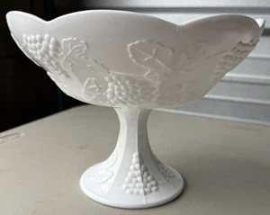 Vintage Indiana Glas Milchglas Standfuß Kompott Traube und Blatt Muster - Bild 1 von 7