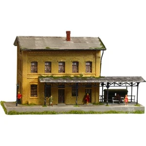 Diorama H0 Gebäude Kleinstadt Bahnhof Stadtbahnhof Figuren patiniert#begrünt - Bild 1 von 13