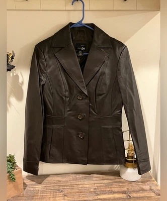 NUEVO SIN ETIQUETAS - Chaqueta de Cuero Marrón Genuino East 5th - Excelente Estado - Pequeña Foto 1 de 4