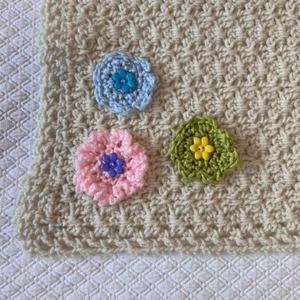 Manta vintage para cuna afgana regazo 3D flores elevadas naturales 43 x 28 - Imagen 1 de 7