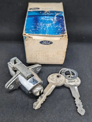 FORD FAIRLANE 1966 GUANTERA BOTÓN PULSADOR CIERRE Y MONTAJE DE LLAVES NUEVO EN STOCK Foto 1 de 4