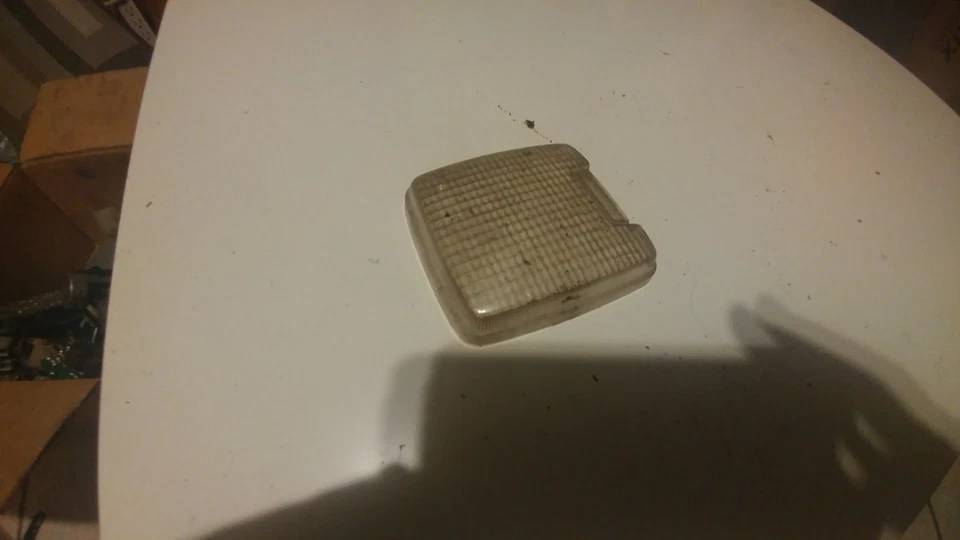 Lente lámpara interior Mazda 626, 1983-1987 Foto 1 de 1