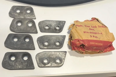 Ford Mercury 1959 59 coche de pasajeros nuevo en stock cerradura de puerta placa golpeadora cantidad 7 B9A-64422015 Foto 1 de 3