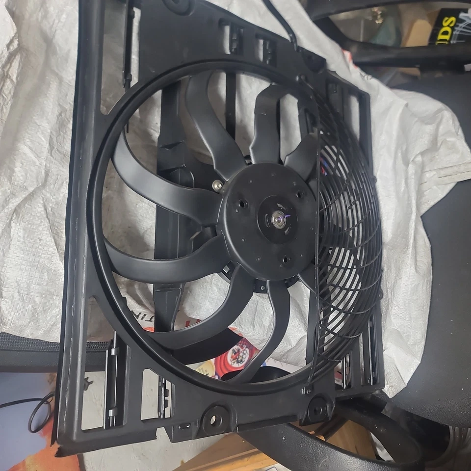 Conjunto de ventilador de refrigeración del radiador del motor para BMW 740i/740iL/750iL 1996-1998 621-209 Foto 1 de 4