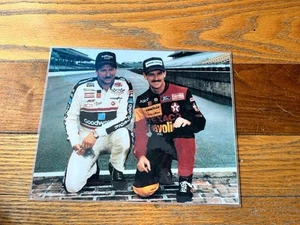 Cuadro laminado 8x10 Dale Earnhardt Sr & Davey Allison at Indianápolis - Imagen 1 de 1