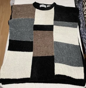 White Stag Sweater Women's Medium Acrylic White Black Gray Brown Blocks Soft - Picture 1 of 12