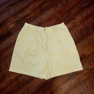 VTG Lauren Ralph Lauren Pleated Chino Shorts Sz 16 Preppy Golf Butter Yellow - Picture 1 of 7