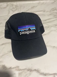 Patagonia Truckermütze schwarz Logo Mesh Druckknopflasche Größe alle - Bild 1 von 2