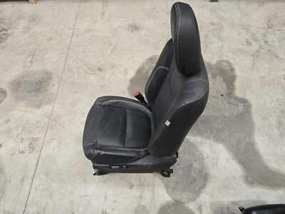 2018-2020 Mitsubishi Outlander Front Seat Plug-In Hybrid (PHEV) Leather; LH. Foto 1 de 4